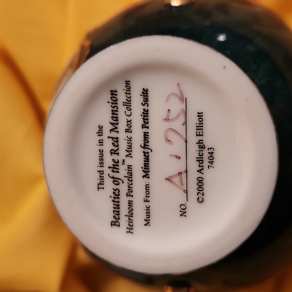 Ardleigh Elliott, Beauties of the Red  Mansion Music Box Collection - Picture 9 of 9